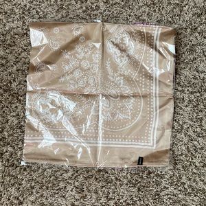 Polyester bandana tie top in cream